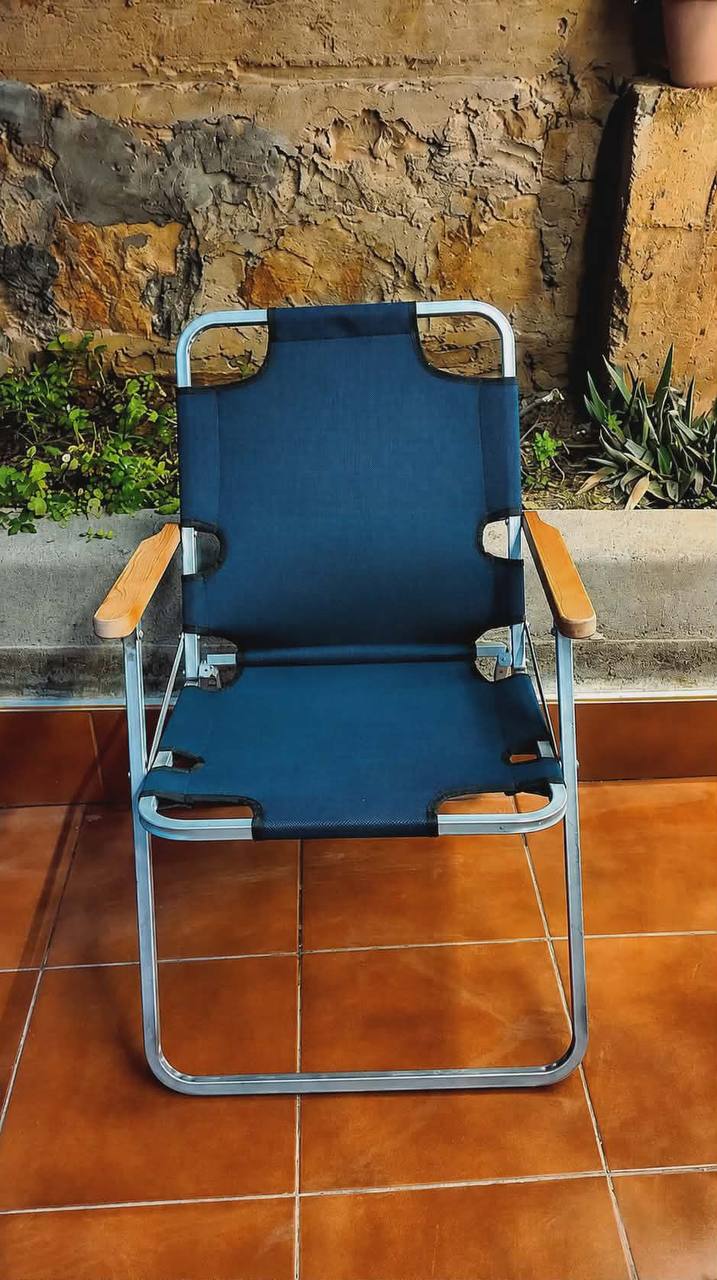 LOUNGE CHAIRS