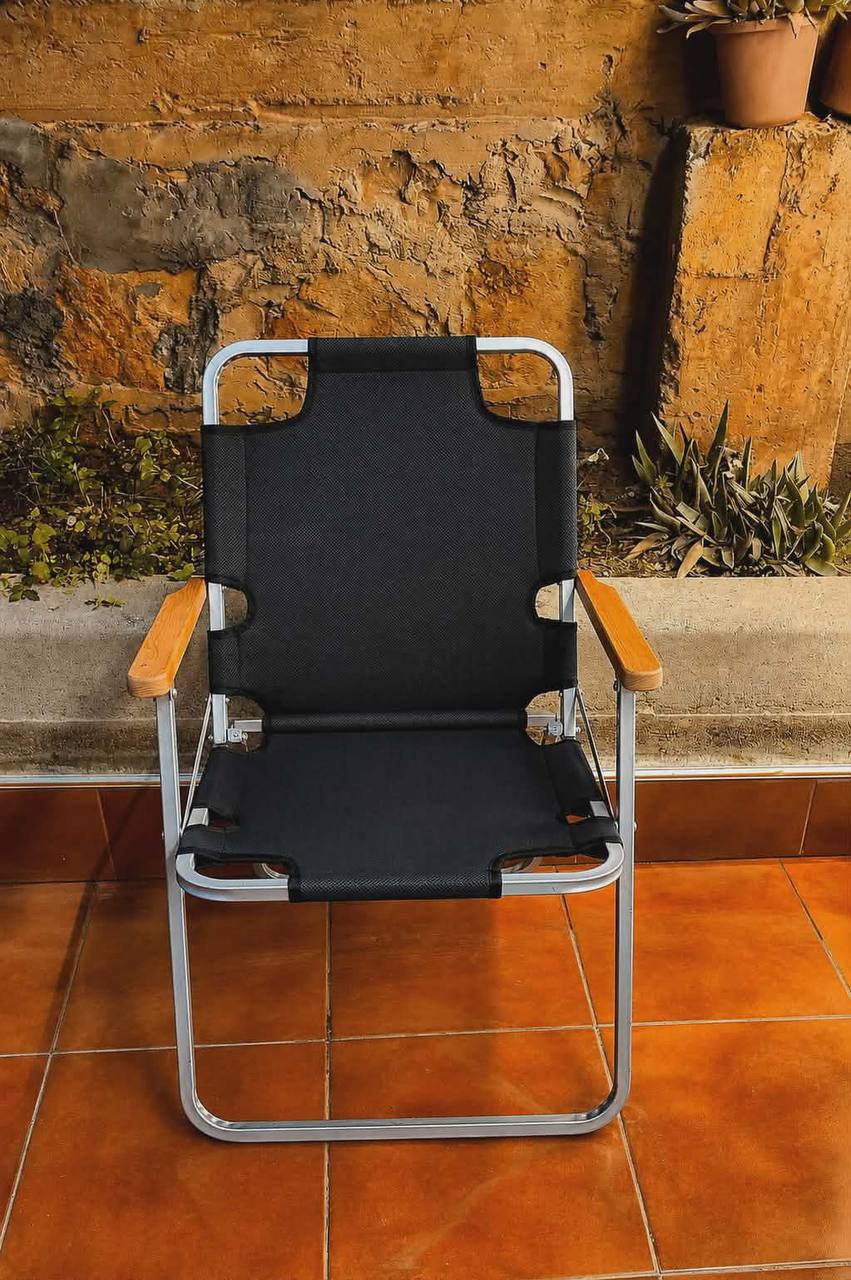 LOUNGE CHAIRS