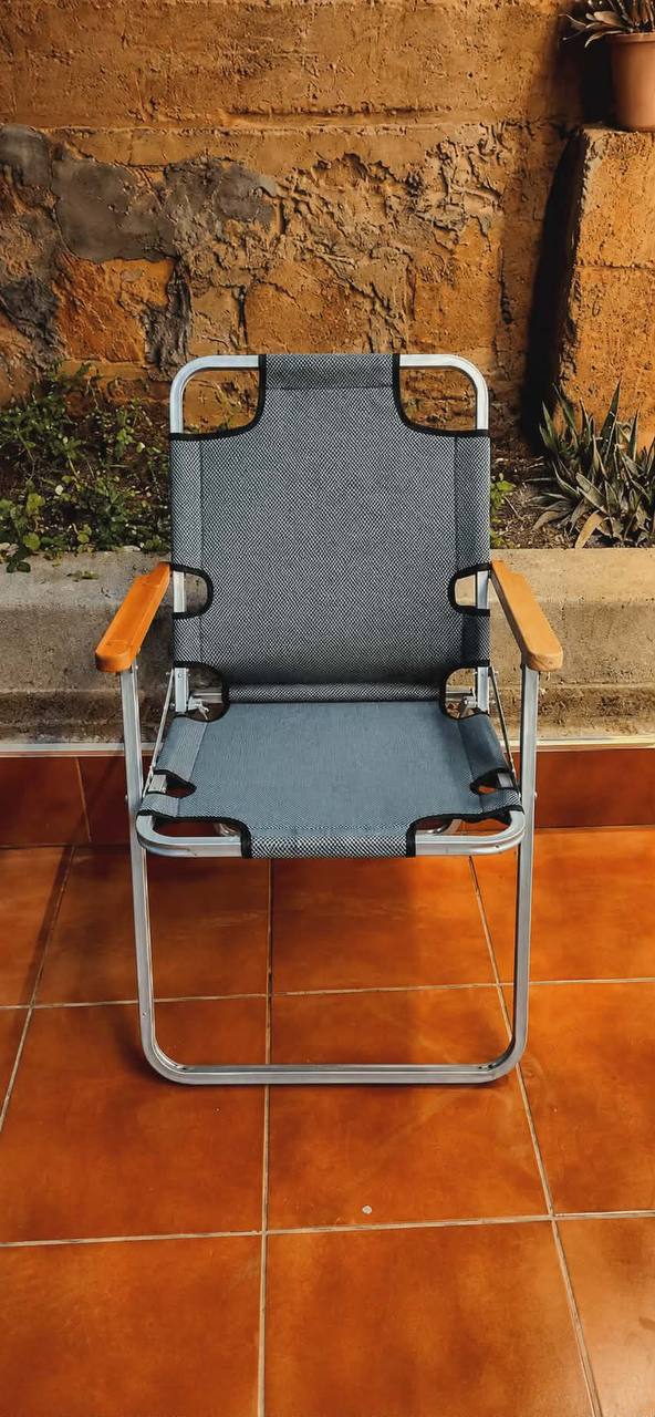 LOUNGE CHAIRS